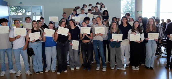 Ceremonie-de-remise-des-brevets-au-college-Bertrand-Laralde-1280x579.jpg